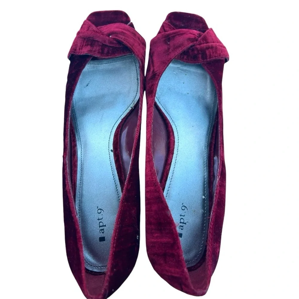 NWOB Elegant Burgundy Velvet Peep Toe Wedge Heels 9.5